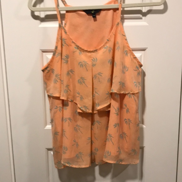 Flouncy and feminine 🌴 - Picture 1 of 3